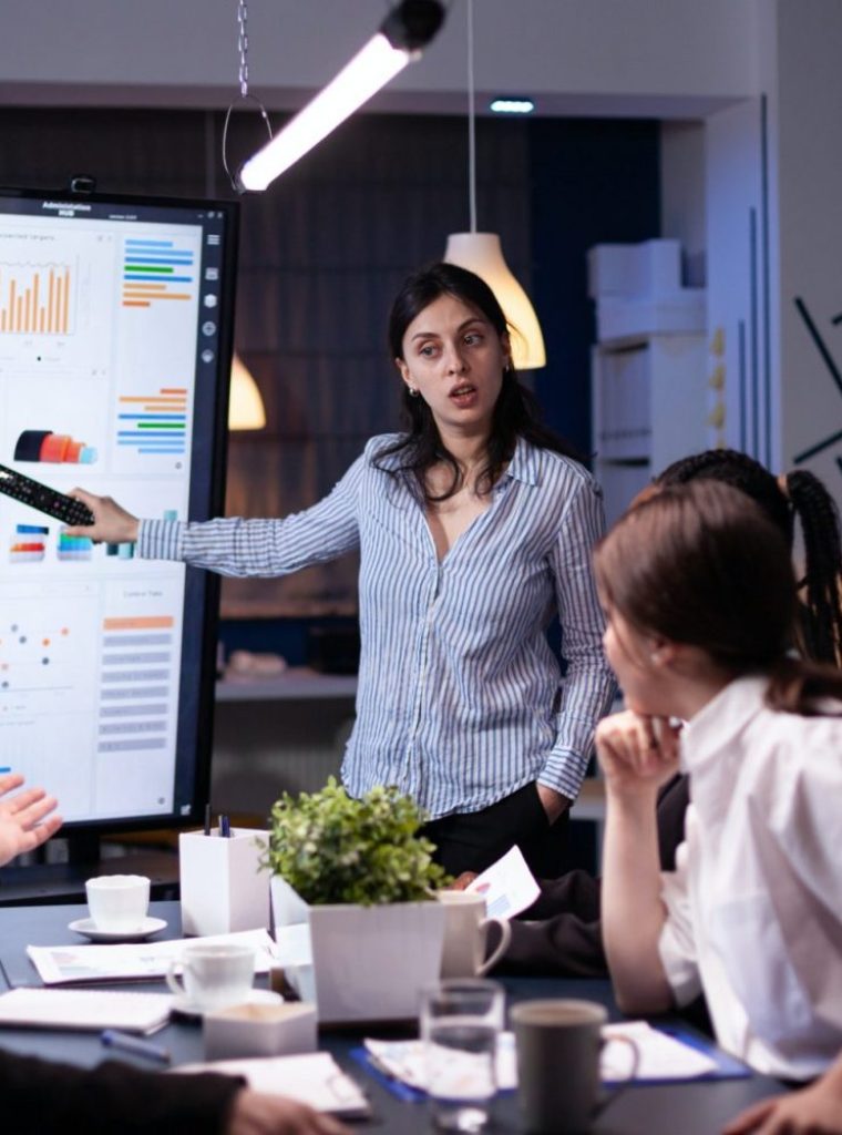 workaholic-focused-businesswoman-explaining-management-solution-pointing-strategy-on-monitor-e1637055554851-pg55njogi76gkz5x7saixb524z5g116bbs6qcjd2c0